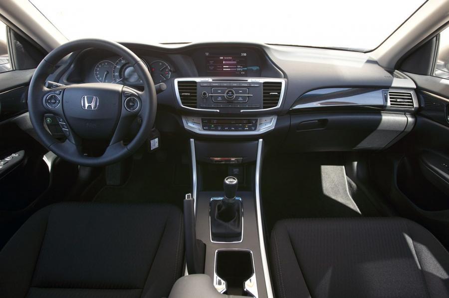  Honda Accord Sport Sedan 2013 года  (фото 21 из 147)